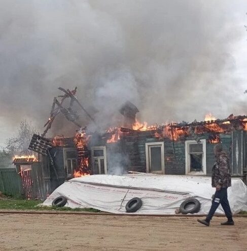 В Тверской области семья, потерявшая дом при пожаре, поблагодарила за помощь прихожан церкви
