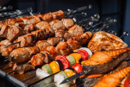 Спрос на продукты для шашлыка растет на фоне снижения общих продаж мяса Спрос на продукты для шашлыка растет на фоне снижения общих продаж мяса