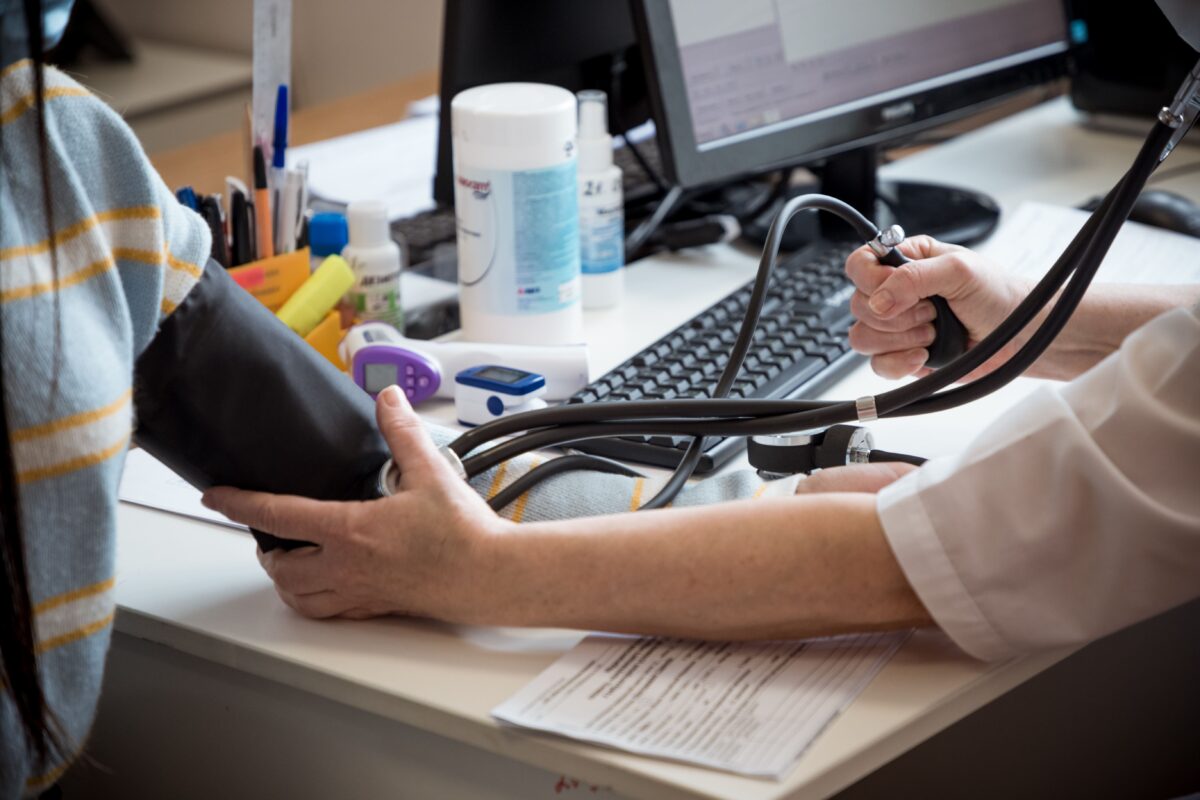 Аналитика ВТБ: большинство россиян обращаются к врачам только в серьезных случаях