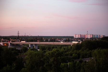 Женщина, выехавшая под серый «Форд» в Твери, пообещала компенсировать вину сладостями