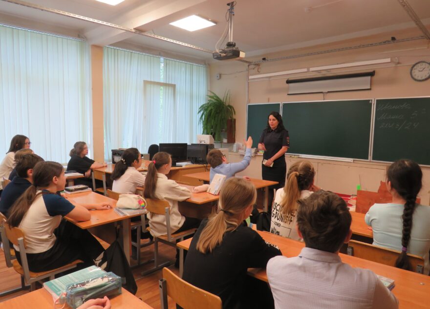 Тверские транспортные полицейские напомнили школьникам о безопасности на железной дороге