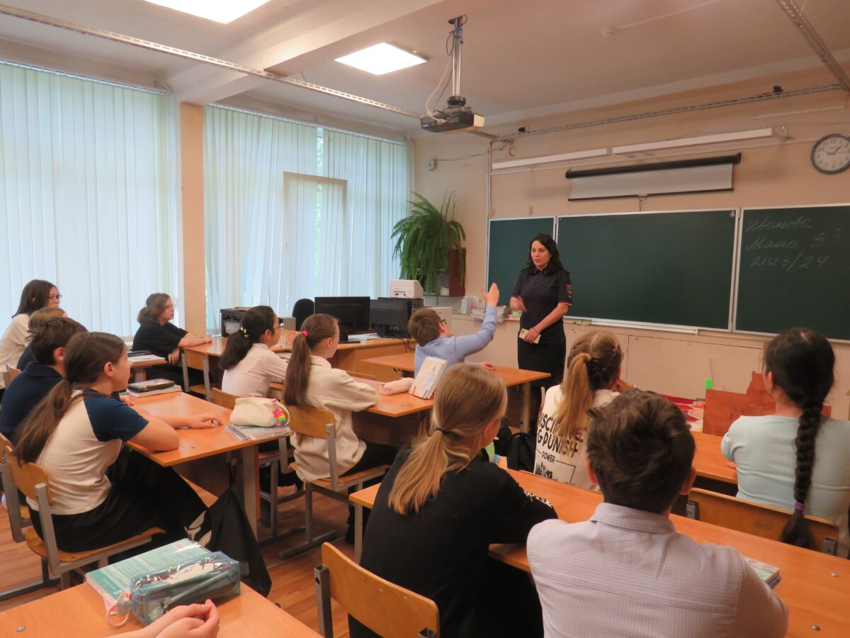 Тверские транспортные полицейские напомнили школьникам о безопасности на железной дороге