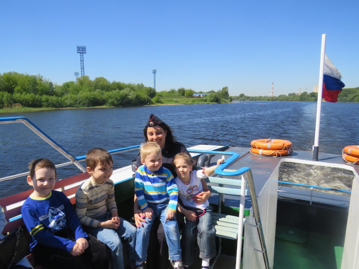 В Твери для воспитанников социально-реабилитационного центра «Мой семейный цент» была организована речная прогулка по Волге