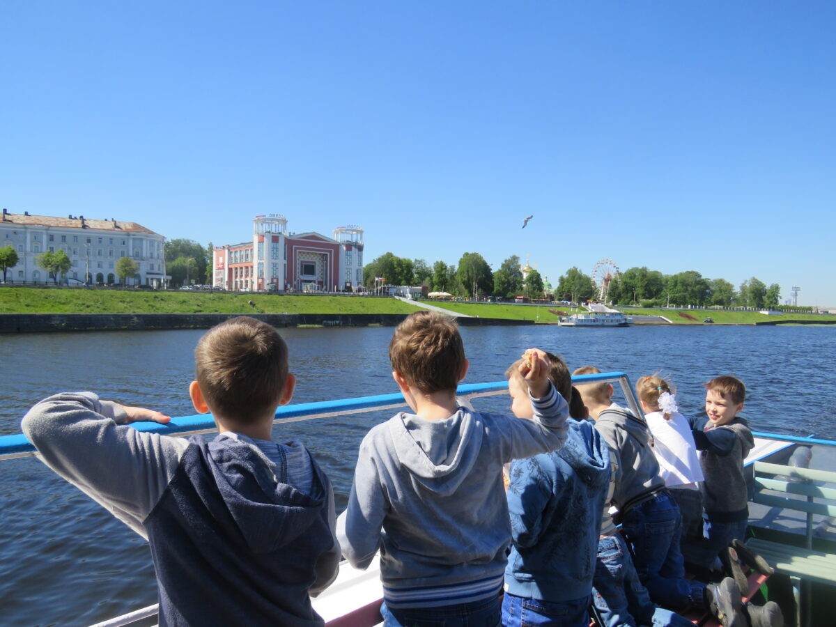 В Твери для воспитанников социально-реабилитационного центра «Мой семейный цент» была организована речная прогулка по Волге