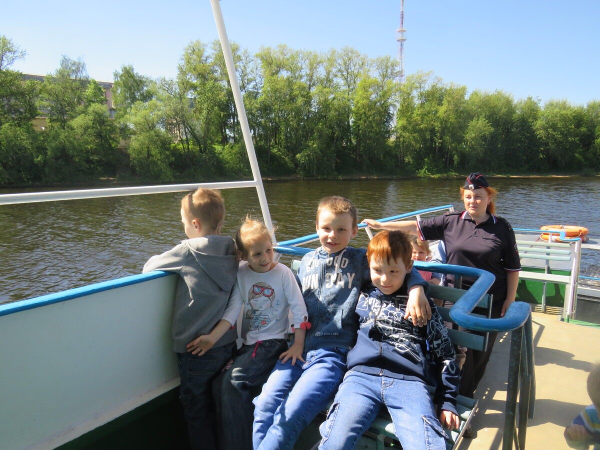 В Твери для воспитанников социально-реабилитационного центра «Мой семейный цент» была организована речная прогулка по Волге