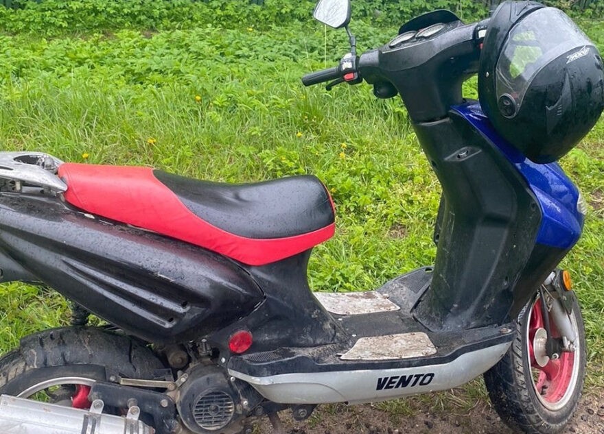 В Тверской области 14-летний ребенок упал с мопеда