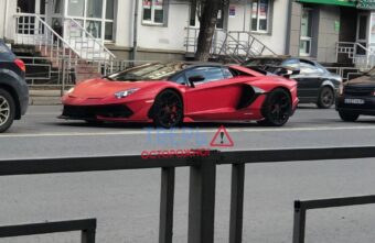 На улицах Твери заметили один из самых дорогих спорткаров в мире На улицах Твери заметили один из самых дорогих спорткаров в мире
