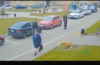 Под Тверью подростки разломали детский батут Под Тверью подростки разломали детский батут
