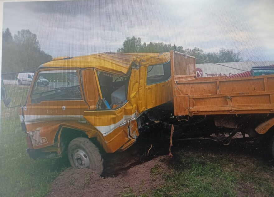 В Тверской области автопоезд врезался в Мазду