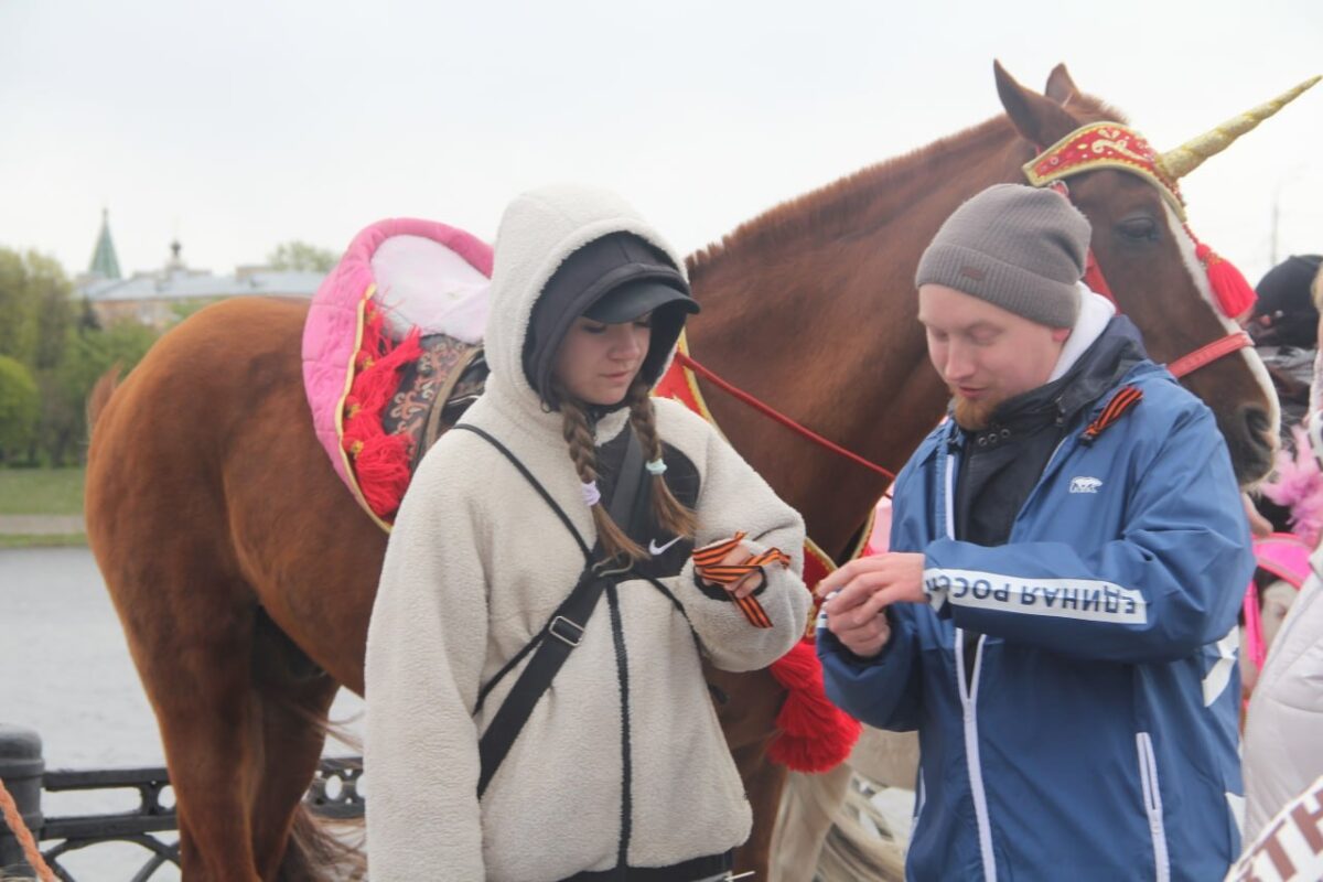 Представители «Единой России» возложили цветы к мемориалам города Твери