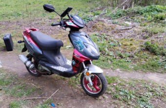 В Тверской области мужчина пытался завести угнанный скутер кухонным ножом