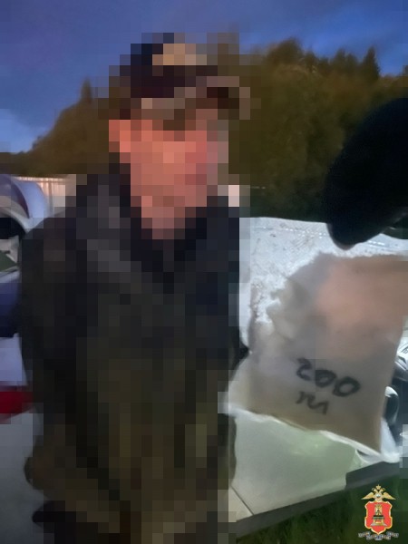 В Твери задержали мужчину с мешком мефедрона