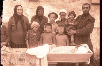 Жителей Тверской области просят узнать своих родственников на старых фотографиях