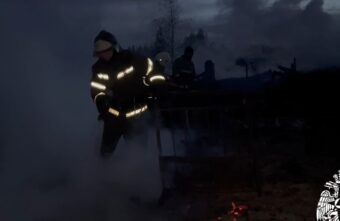 В Тверской области пожарные спасли от огня целую деревню В Тверской области пожарные спасли от огня целую деревню