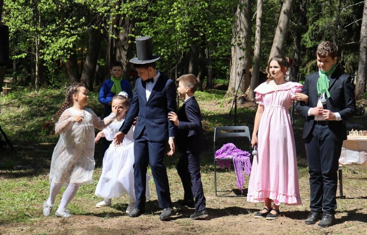 Волонтеры расчистили парк в Тверской области, где Пушкин писал Онегина