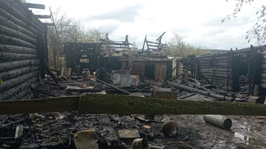 Во время пожара в Тверской области хозяева спасли только домашних животных