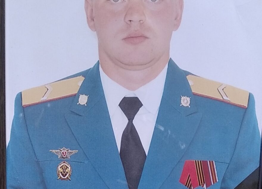 В Тверской области открыли мемориальную доску в память о 25-летнем участнике СВО