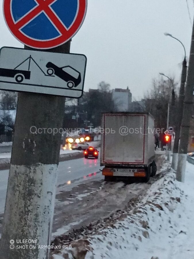 Тверь становится бесплатной стоянкой для фур