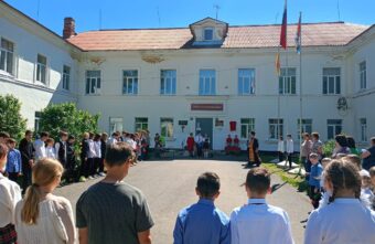 В Тверской области прошло торжественное открытие Доски Памяти герою СВО школах