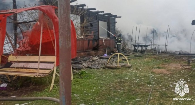 В Тверской области в пожаре сгорели два дома и две Газели