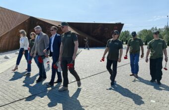 Ржев – первая остановка торжественного автопробега Ржев – первая остановка торжественного автопробега