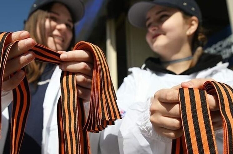 Жители поселка Оленино Тверской области присоединились к акции «Георгиевская лента»