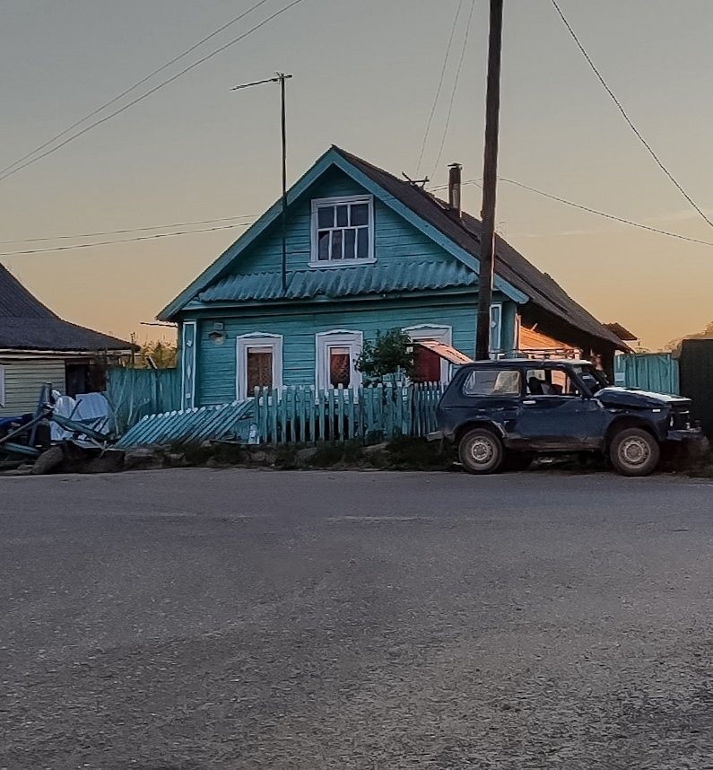 Ночью в Тверской области столкнулись легковушка и лесовоз
