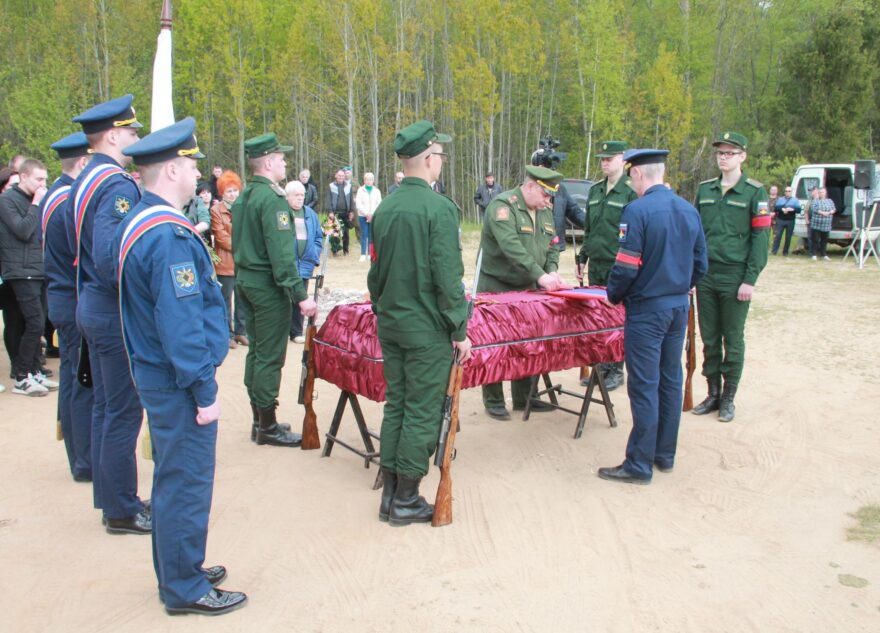 В Тверской области проводили в последний путь 51-летнего героя-десантника