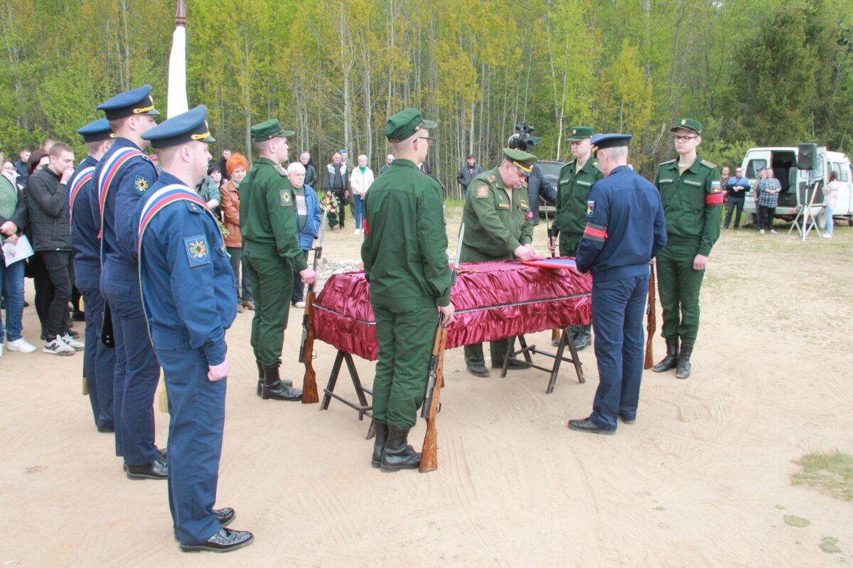 В Тверской области проводили в последний путь 51-летнего героя-десантника