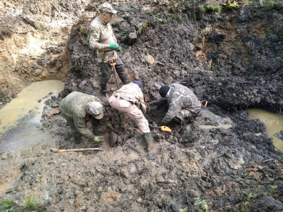 Поисковики подняли самолет Пе-2 в Тверской области