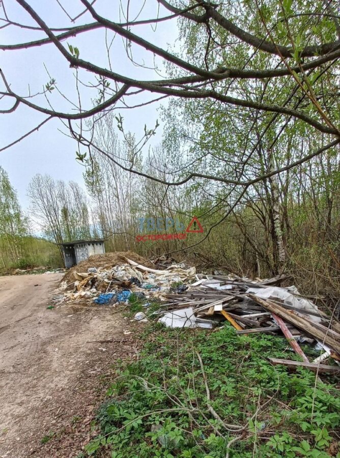 Жители Твери пожаловались на состояние автобусной остановки