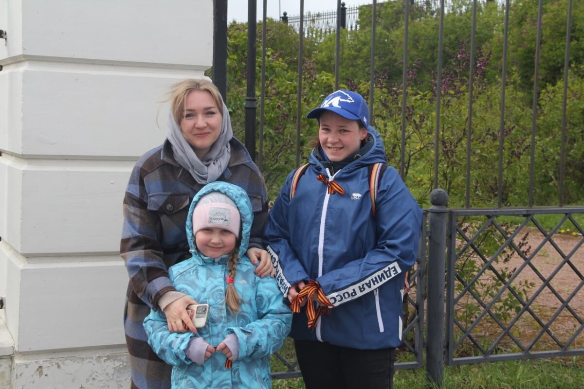 Представители «Единой России» возложили цветы к мемориалам города Твери