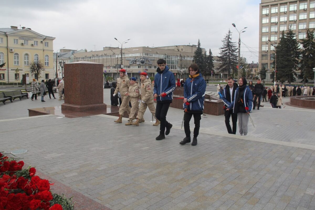 Представители «Единой России» возложили цветы к мемориалам города Твери