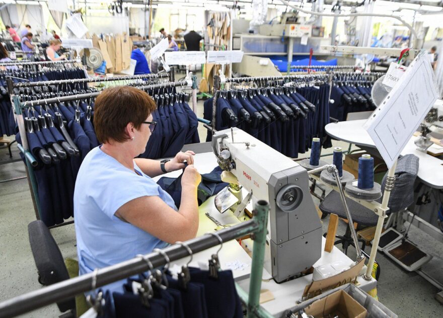 Предприятия Тверской области готовы приступить к пошиву школьной формы для детей из многодетных семей