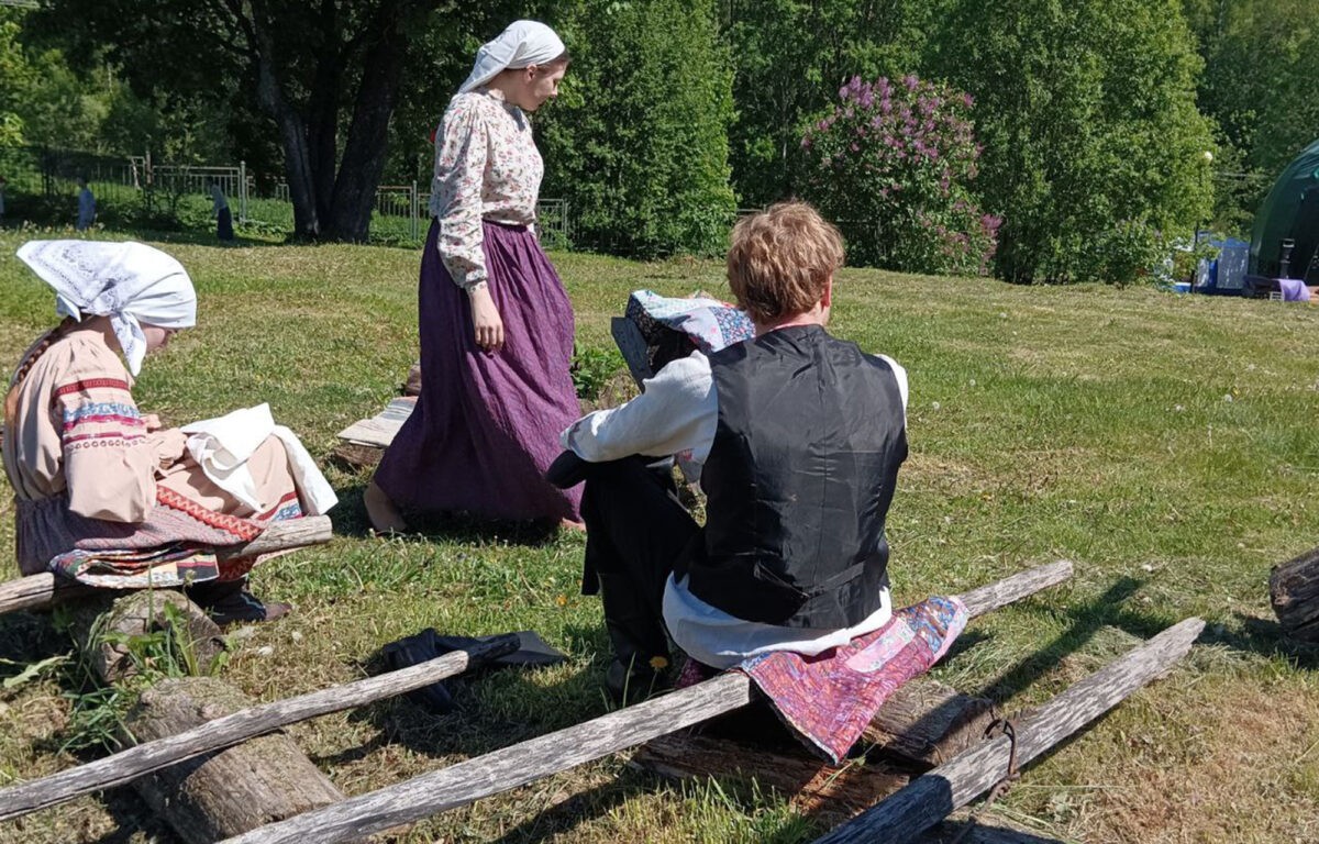 Праздник «Сиреневое Домотканово» в Тверской области посвятили художнику Владимиру Дервизу