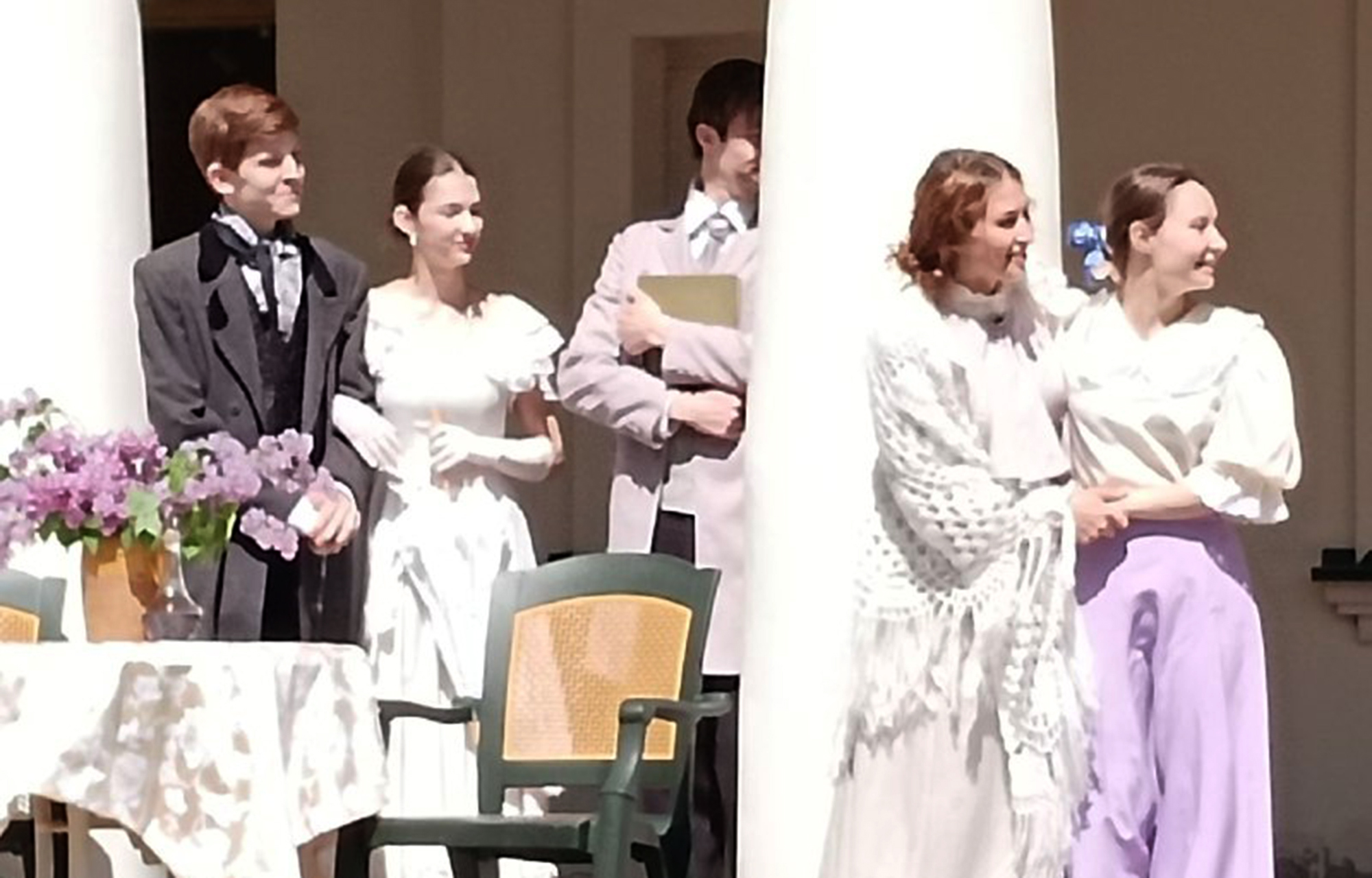 Праздник «Сиреневое Домотканово» в Тверской области посвятили художнику Владимиру Дервизу