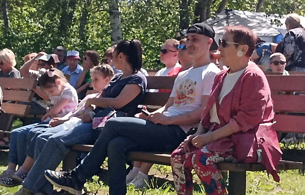 Праздник «Сиреневое Домотканово» в Тверской области посвятили художнику Владимиру Дервизу