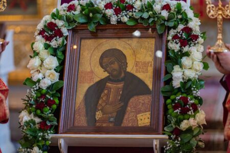 В Тверь прибыла старейшая лаврская икона святого благоверного князя Александра Невского В Тверь прибыла старейшая лаврская икона святого благоверного князя Александра Невского