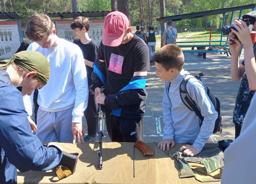 В Тверской области проходят учебные сборы по основам военной службы для школьников и студентов