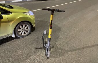 В Твери 19-летний электросамокатчик попал под машину В Твери 19-летний электросамокатчик попал под машину