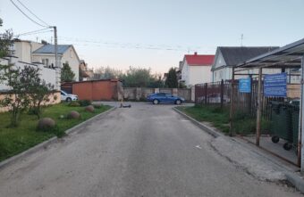 В Твери дети на электросамокате попали под колеса машины