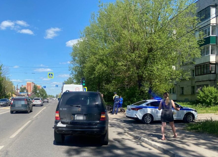 В Твери Мерседес врезался в мопед