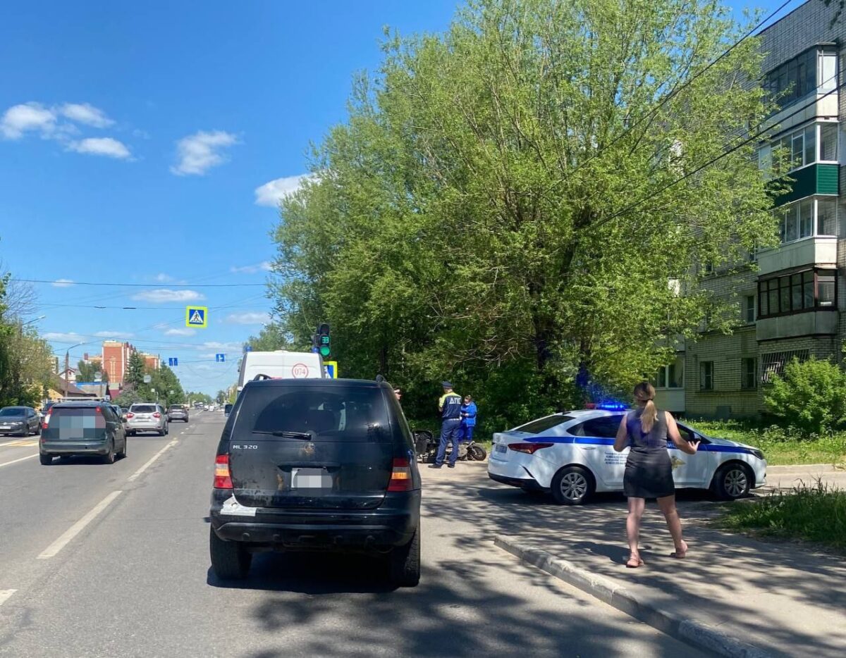 В Твери Мерседес врезался в мопед