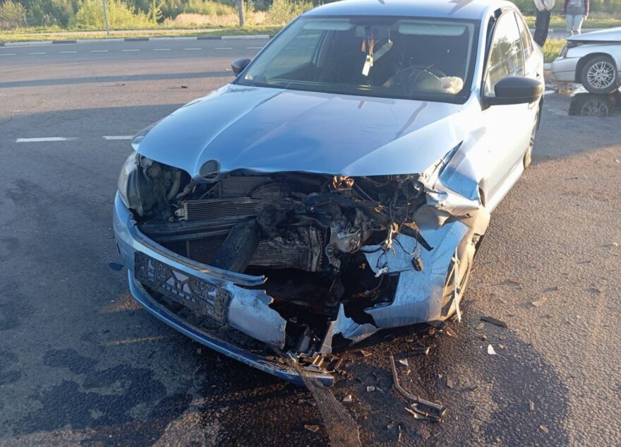 ВАЗ и "Шкода" столкнулись в Твери, есть пострадавшие