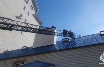 В Твери тушат пожар в административном здании