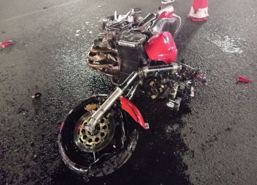 Появилось видео ДТП в Твери, где столкнулись мотоцикл и иномарка