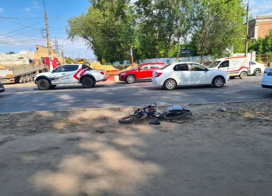 Пожилой велосипедист попал под колёса УРАЛа в Твери