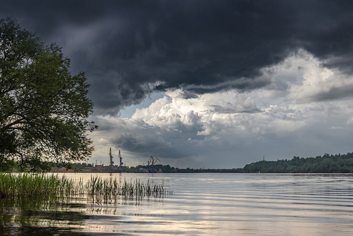 На Тверскую область идет мощный грозовой фронт