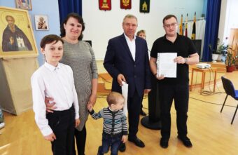 Молодым семьям Калязинского округа вручили жилищные сертификаты