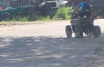 По Твери на квадроцикле разъезжает малолетний ребенок
